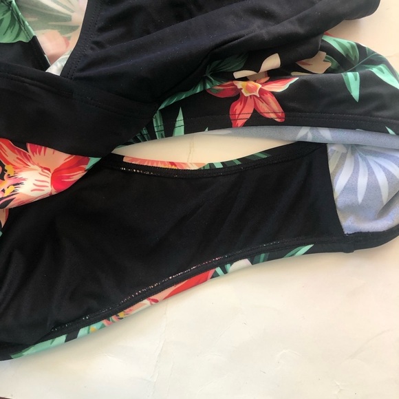 CUPSHE Plunge Neckline Cutout Criss Cross High waist One Piece Swimsuit Size XL - Picture 7 of 11